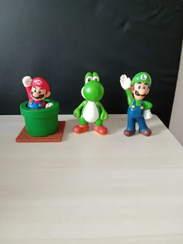 Os irmãos Mário brothers e Yoshi