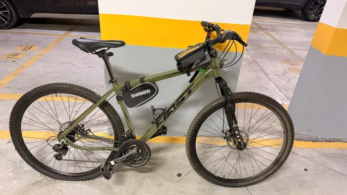 Bicicleta First aro 29 novissima.