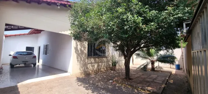 Casa de esquina 4 quartos com churrasqueira no Setor Urias Magalhães Goiânia