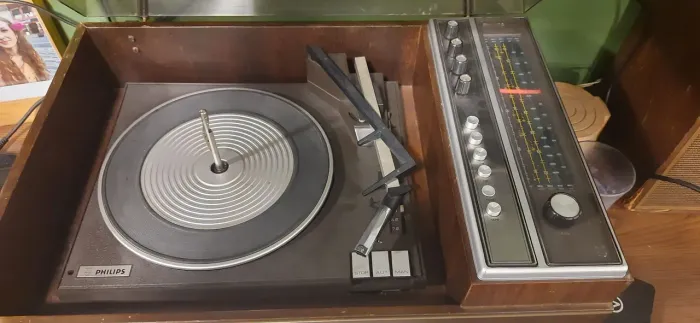 Toca discos e Rádio e caixas acústicas Philips 1976