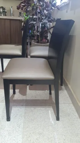 Mesa com 4 cadeiras