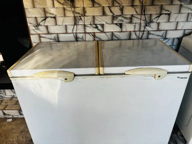 Freezer fricon 411L 220v