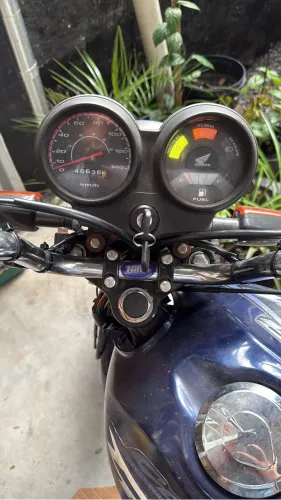 CG Titan KSE 125 ano 2002 em dia só transferir