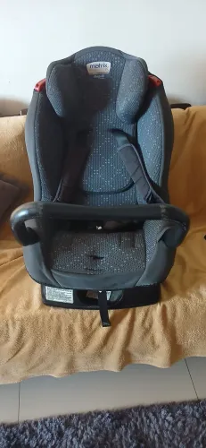 Cadeira pra criança de carro