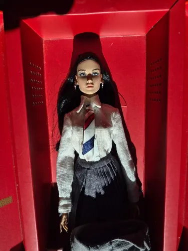 Boneca integrity toys