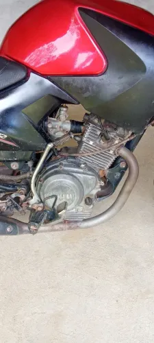 YBR 125, funcionando perfeitamente só pega e anda.