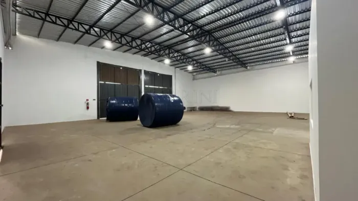 Galpão comercial para locação no bairro Jardim Mary próximo ao Sagae em Bauru-SP.
