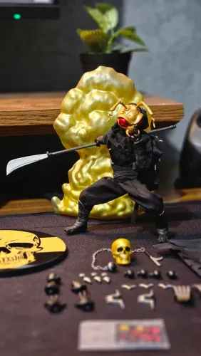 Mezco Ninja Gold Skull