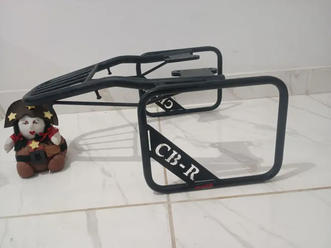 Suporte de bau da cb 300 com afastador de alforges 