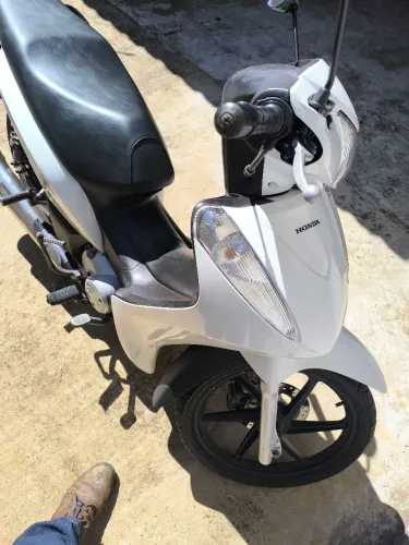 ? HONDA BIZ 2014 EX 125 BRANCA ?