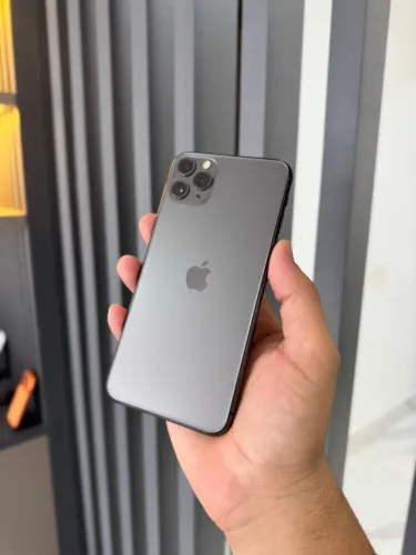 iPhone 11 Pro Max 64 gigas sem detalhe