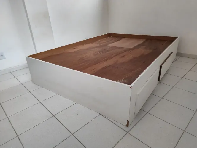 Cama de casal (madeira)