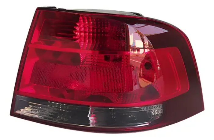 Lanterna Traseira Direita Voyage G5 Fumê Original Lj