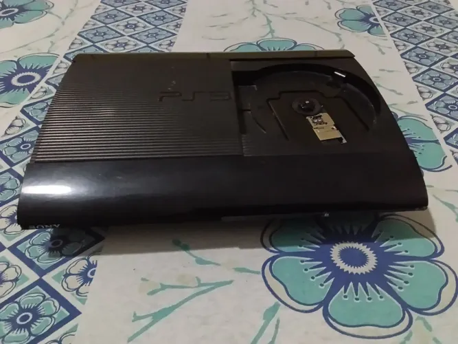 Ps3 super slim desbloqueado pelo hen com 2 controles a alguns jogos com 500 gb