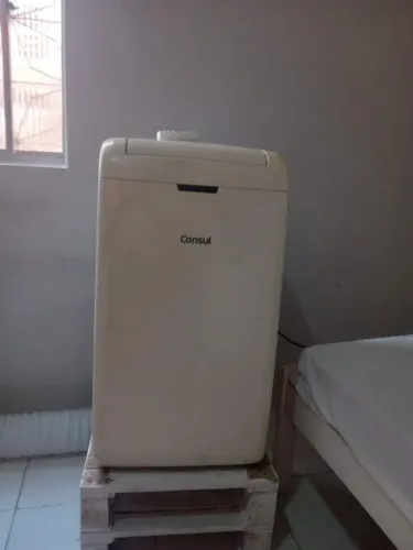 Vendo uma central de ar Electrolux 9.000 BTUs e/ou um ar condicionado portátil 12.000 BTUs