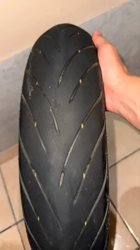 Vendo pneu dianteiro 120/70 aro 17