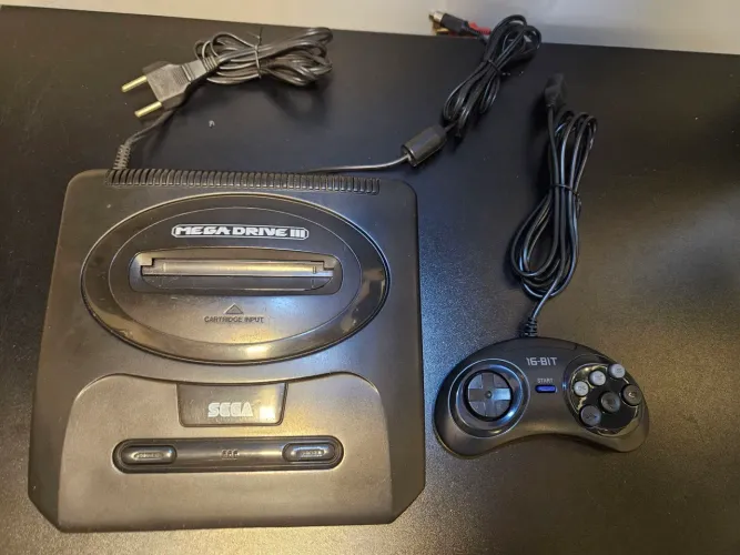 Mega Drive 3 com 12 jogos na memória