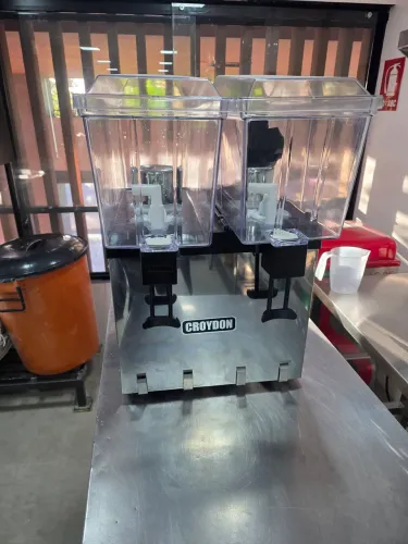 Vendo refresquera Croydon na garantia de fábrica