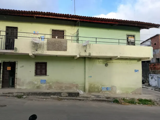 Aluga-se uma casa