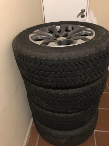 Vendo pneus zero no R 20?