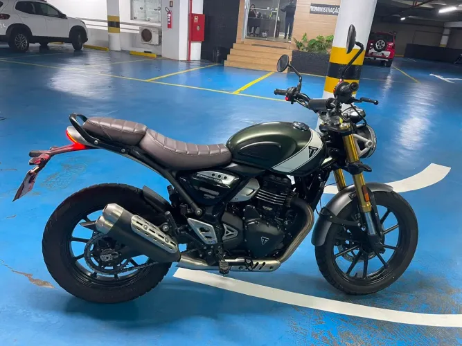 Moto de passeio novíssima sem detalhes