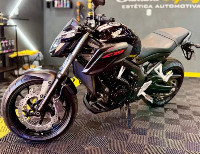 CB 650 F ABS 20 mil km novíssima sem detalhes 