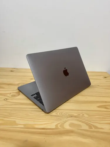MacBook Pro M1 - Tela 13.2 Pol. TouchBar / 8GB de RAM / SSD 256GB [Aceito Trocas]
