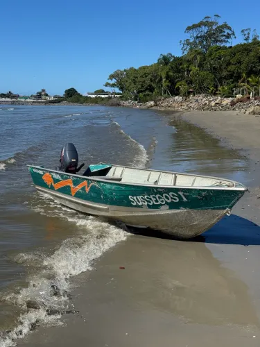 Barco com motor 25HP yamaha 