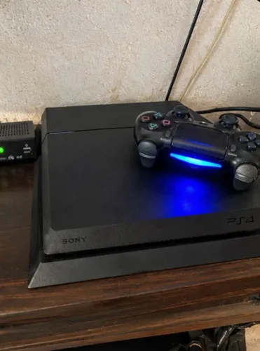 Ps4 FAT com 2 controles e 3 jogos mídia física