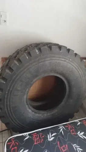 Vende - se Pneu de trator (Crossfit) em perfeito estado 300,00 ZAP *97