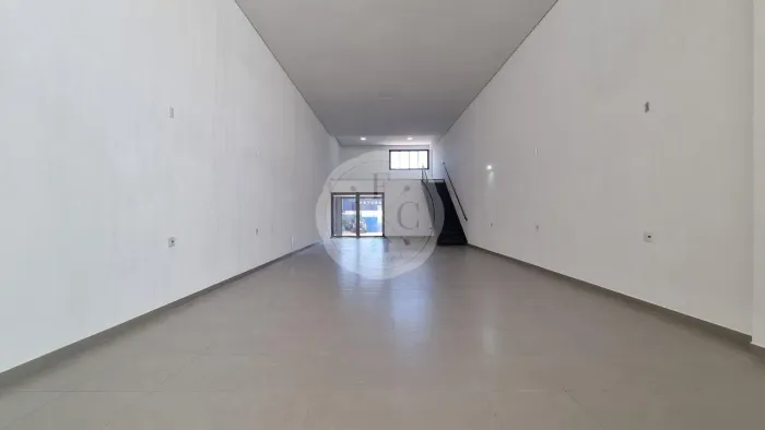 Loja comercial com 165m² para Alugar - Santa Cruz do José Jacques