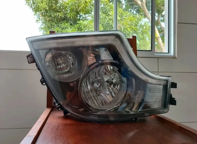 Farol de caminhão LD MB NEW ACTROS a partir 2020 DIANTEIRO