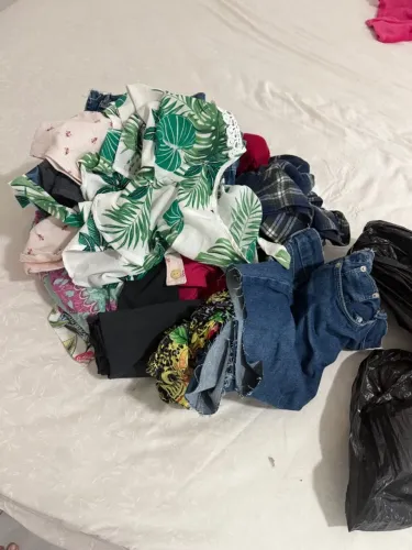 Roupas conservadas femininas 42 / 44 shorts jeans ,body,conjuntos ,vestido e calça 