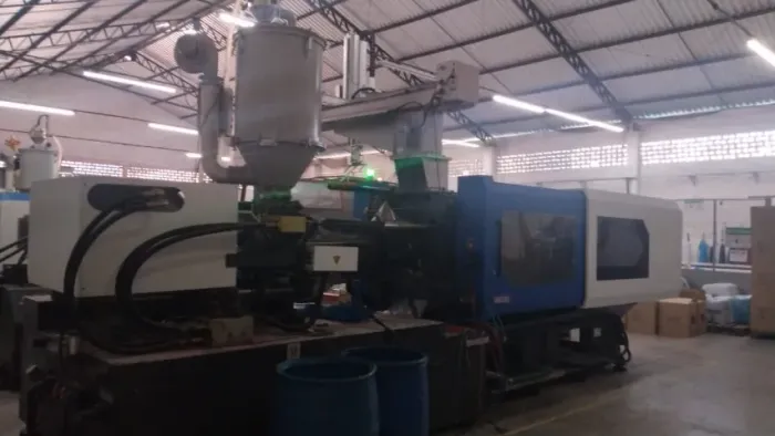 Injetora Hyda 390 ton com robô - 2021