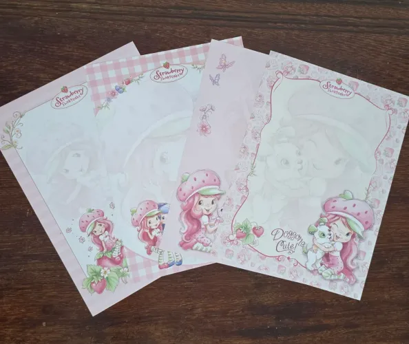 Papel de carta perfumado da moranguinho. Kit com 4 unidades diferentes.