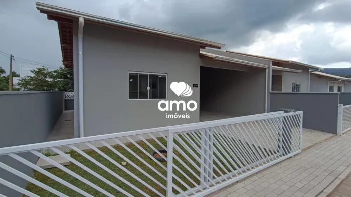 Casa à venda em Guabiruba (Bairro Holstein)  2 quartos, 2 vagas e 69,84 m² de área interna