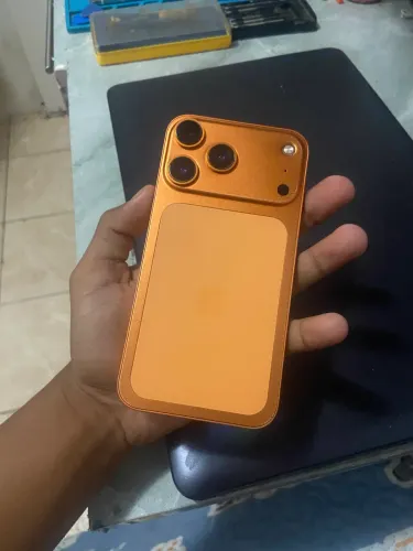 iPhone XR 128gb na carcaça do 17pro