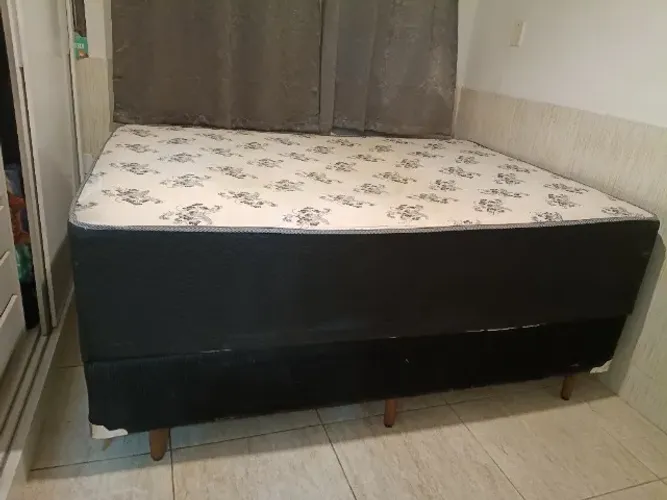 Estou vendendo minha cama de casal grande padrão , eu não faço entrega Retirada no Engenho