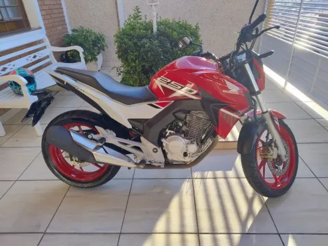 CB 250 - ÚNICA DONA