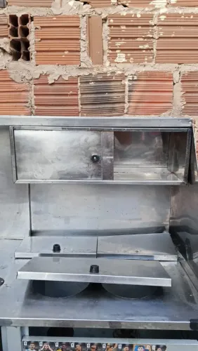 Estou vendendo esse carrinho de lanche tudo em perfeito estado de conservação 