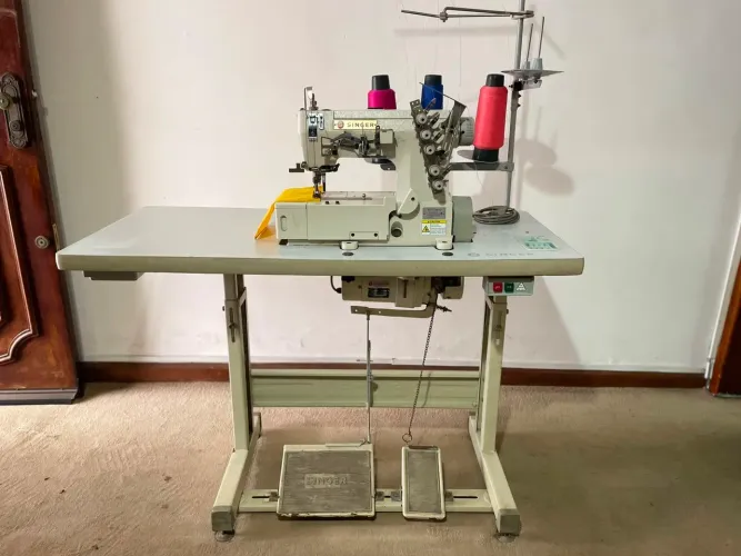 Máquina galoneira industrial singer
