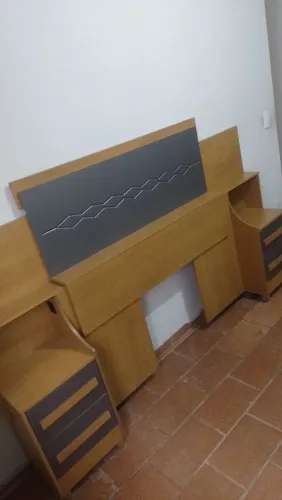 Cabeceira cama casal Box com criado mudo pouco tempo de uso