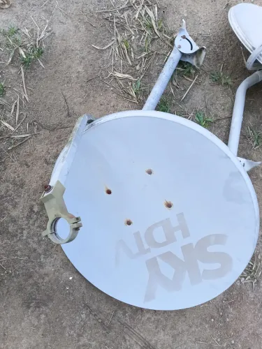 ?Kit 2 Antenas Parabólicas SKY HDTV (Usadas) - Com Suporte