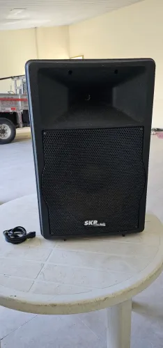 Caixa de Som Ativa SKP Pro Audio SK-5PEQ 