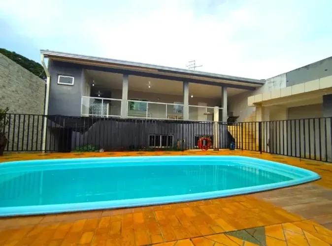 Excelente Casa com Piscina