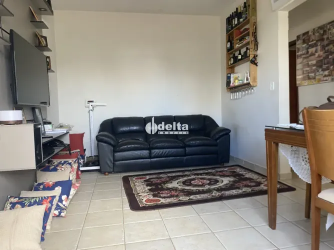 Apartamento à Venda com 2 Dormitórios, Sacada e 73m² no Bairro Santa Mônica