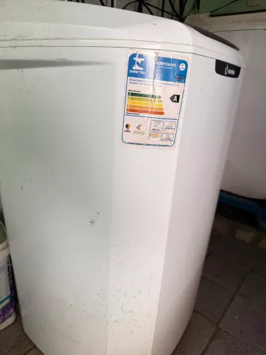 Tanquinho de lavar roupa em ótimo estado de uso