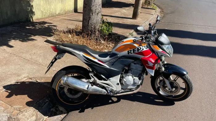 HONDA CB 300R REPSOL 2014 - EDIÇÃO ESPECIAL MOTOGP