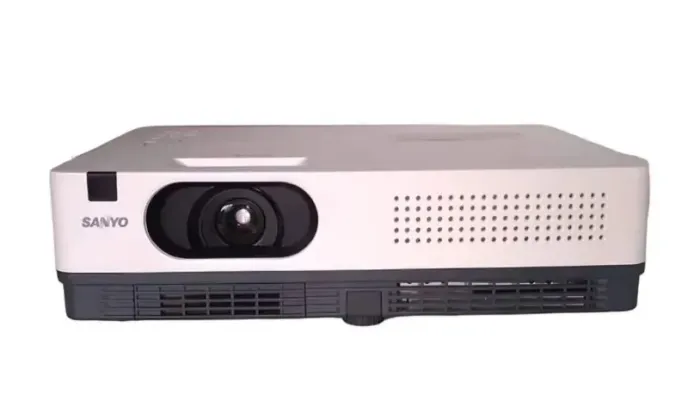 Projetor Sanyo PLC-XW200 / 2200 Lumens - SEMINOVO
