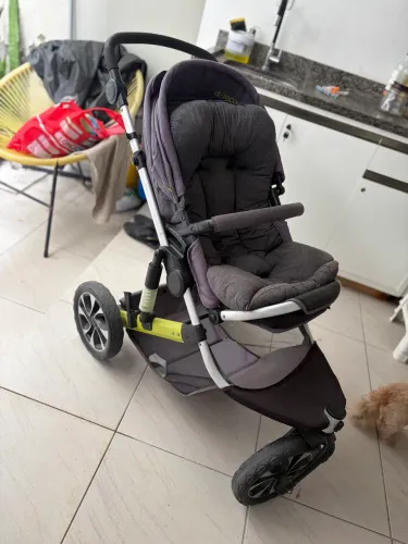 Vendo carrinho bebê compacto